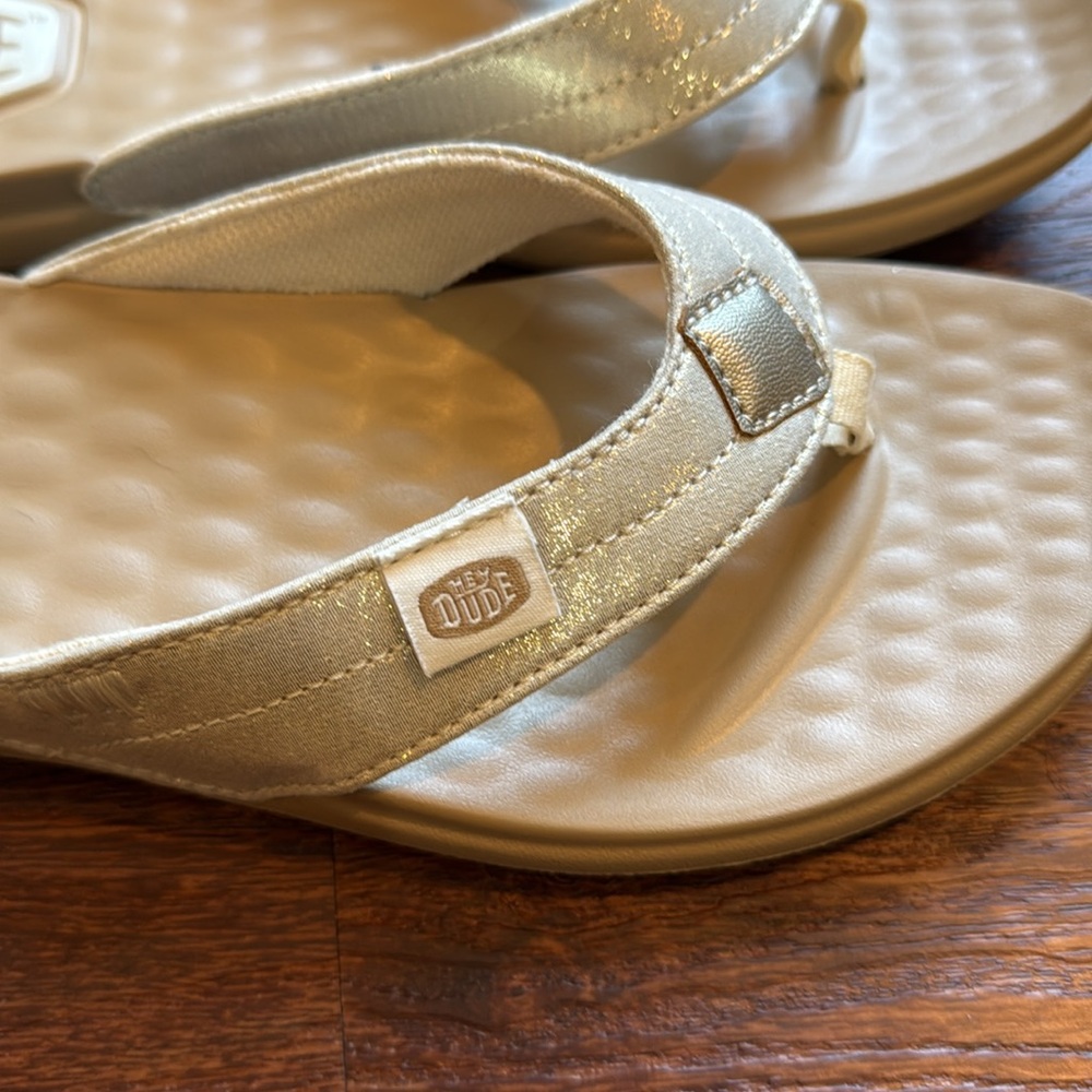 Hey Dude Flip Flops - Picture 2 of 3